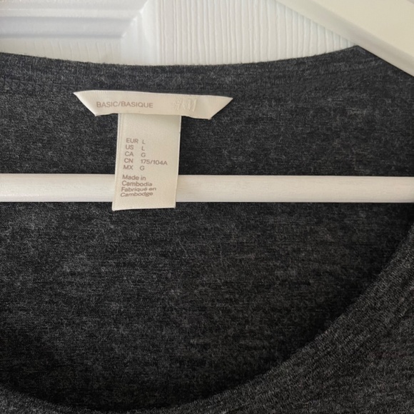 H&M Long Sleeve Knit Dress with Hem and Sleeve Detail - Picture 2 of 4